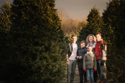 Christmas Tree Cutting: Belfountain Family Photographer