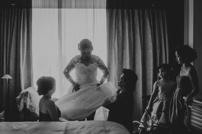 Journalistic Photos of Bride Getting Ready 
