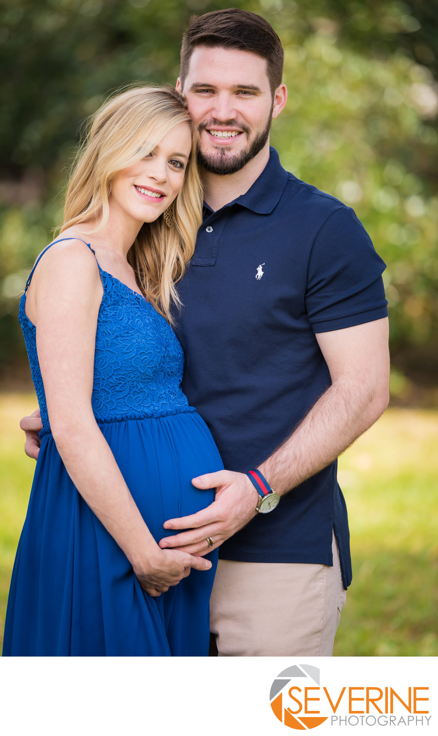maternity pictures at the oak tree with blue dress 