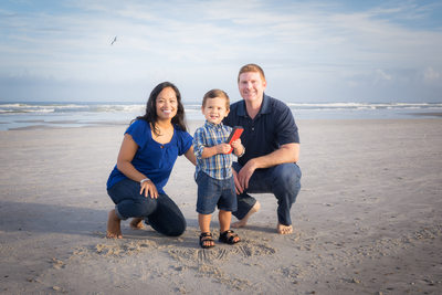 family pictures with a toddler at jacksonville beach