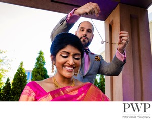 https://cdn.goodgallery.com/05544145-861e-4de7-8546-c5e1ae56e9f2/r/0300/2t4im7zw/candid-northern-virginia-hindu-wedding-ceremony-photo.jpg