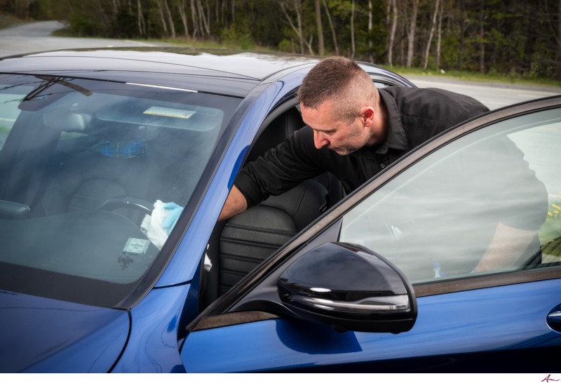 Driven Automotive technician during covid-19 pandemic. 