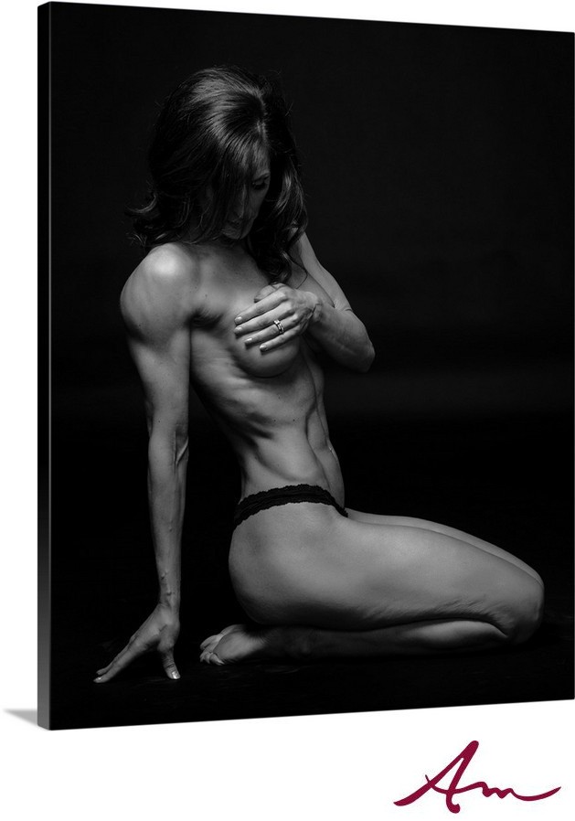 Canvas Fitness model black and white