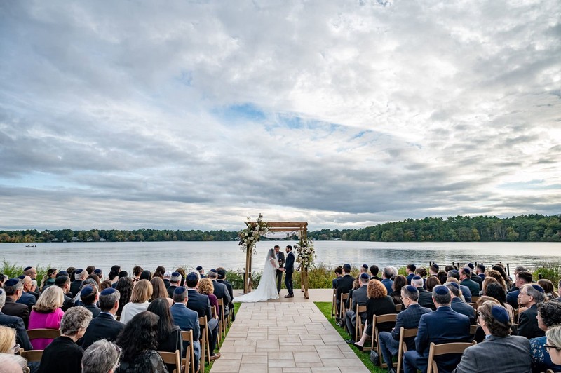 outdoor-wedding-ceremony-lakehouse-halifax