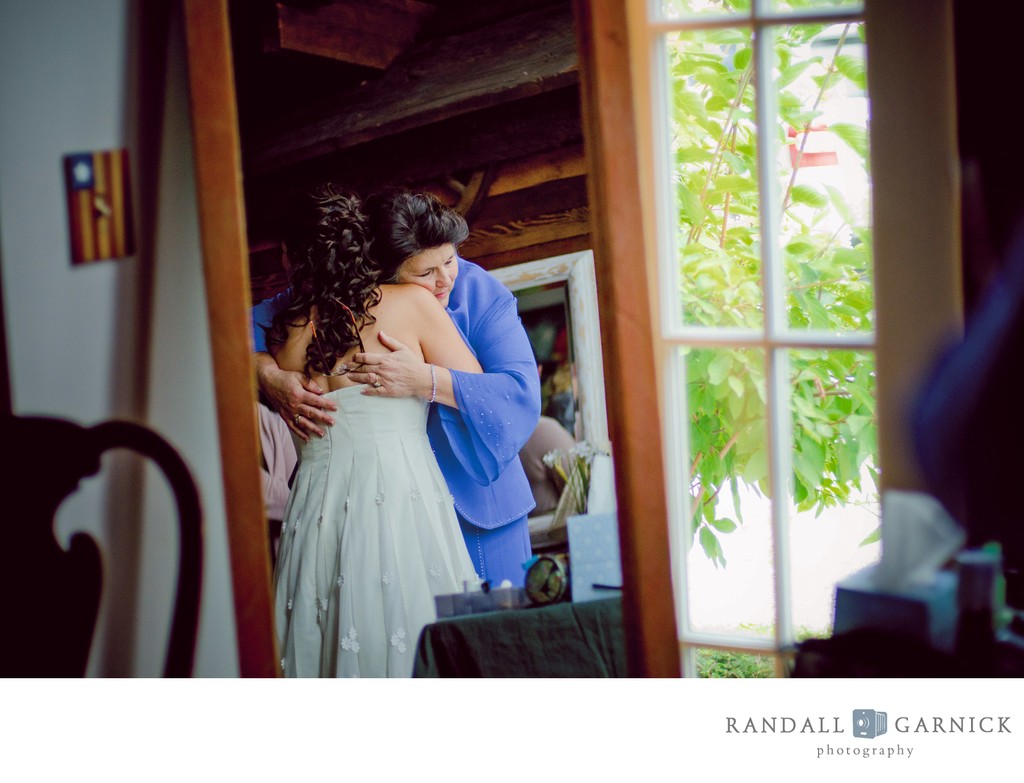 getting-ready-moment-riverside-farm-vermont-wedding