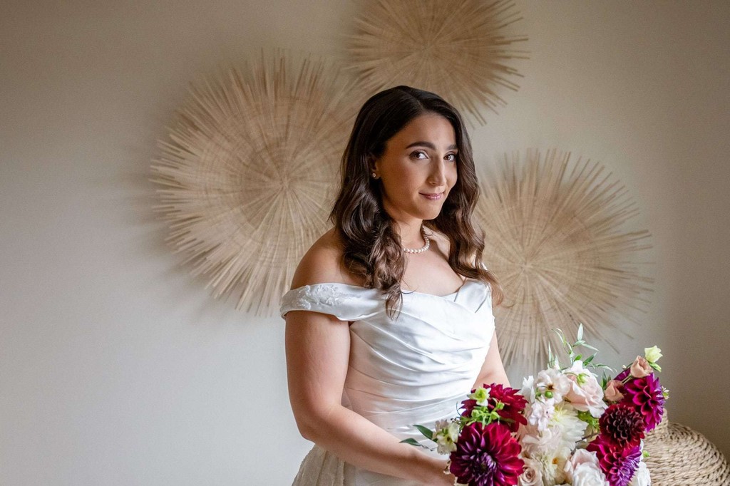 Bride portrait in the bridal suite of The Lakehouse