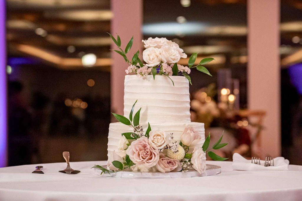 elegant-wedding-cake-the-lakehouse-halifax