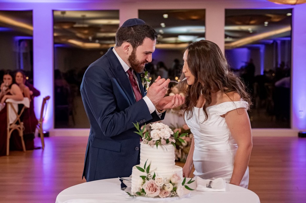 bride-groom-cake-cutting-the-lakehouse-halifax