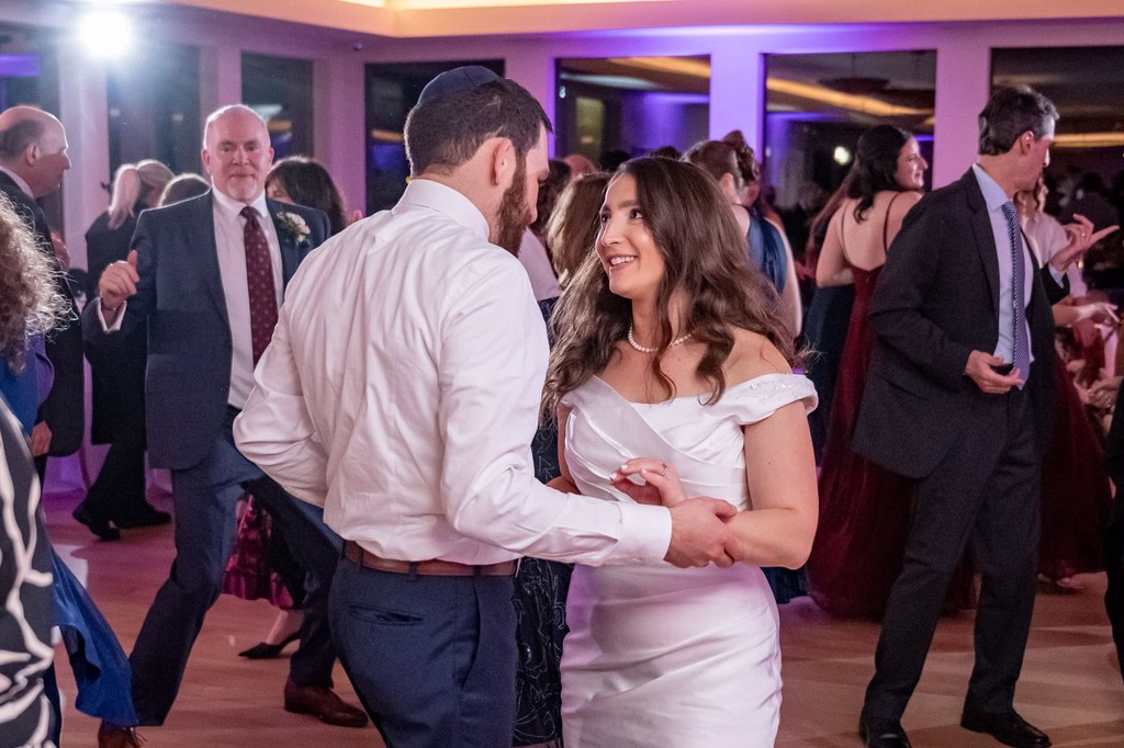 bride-groom-dancing-the-lakehouse-halifax-wedding