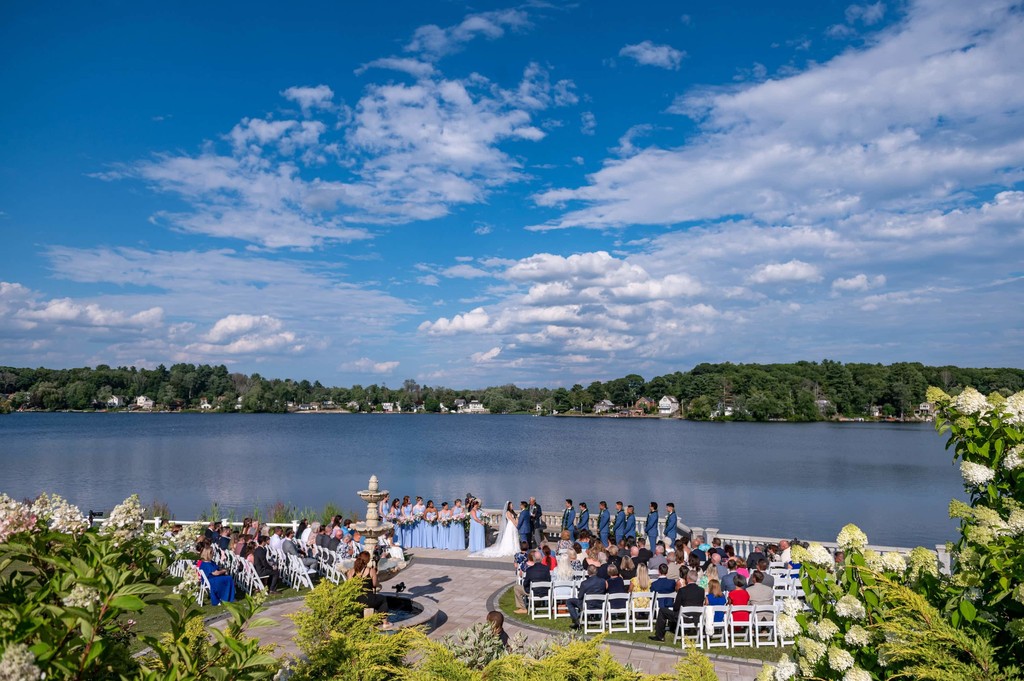 grand-view-mendon-outdoor-ceremony-lake