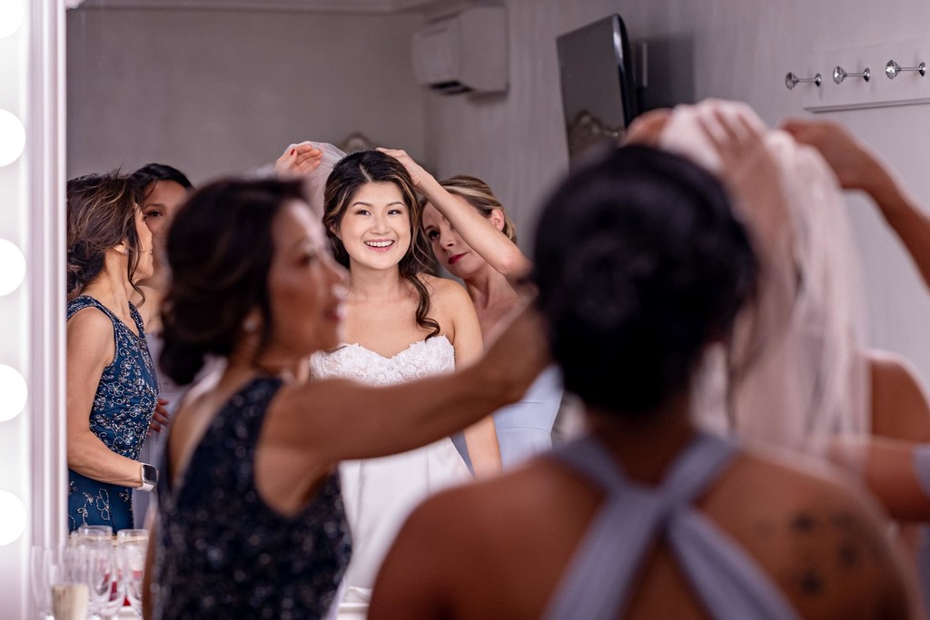 bride-getting-ready-grand-view-mendon