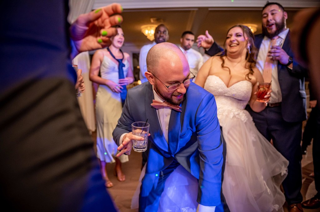 Fun-Dance-Moments-at-Grand-View-Mendon-Wedding