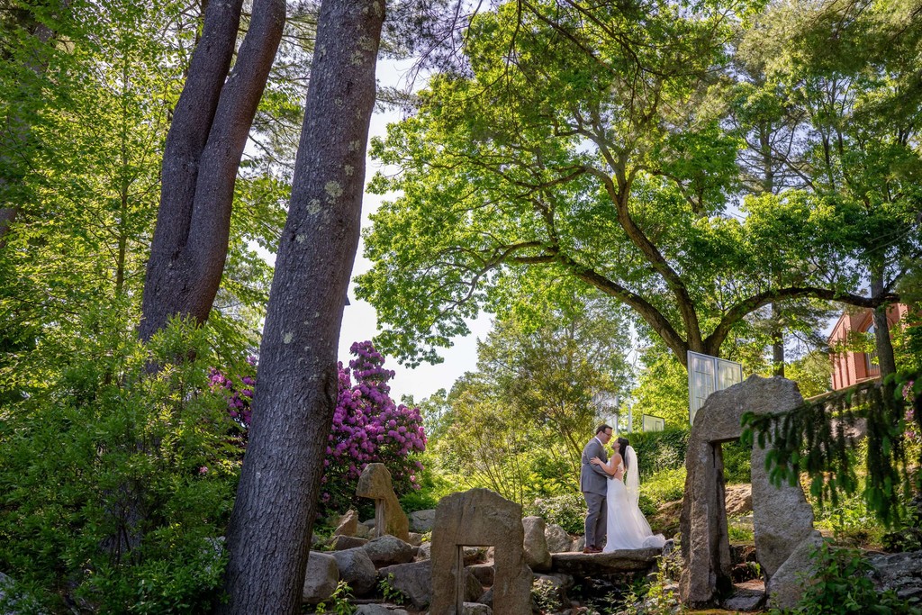 couple in the zen garden at decordova museum weddings