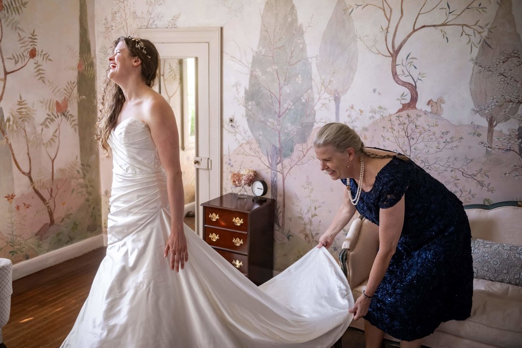 Long Hill wedding bridal suite getting ready