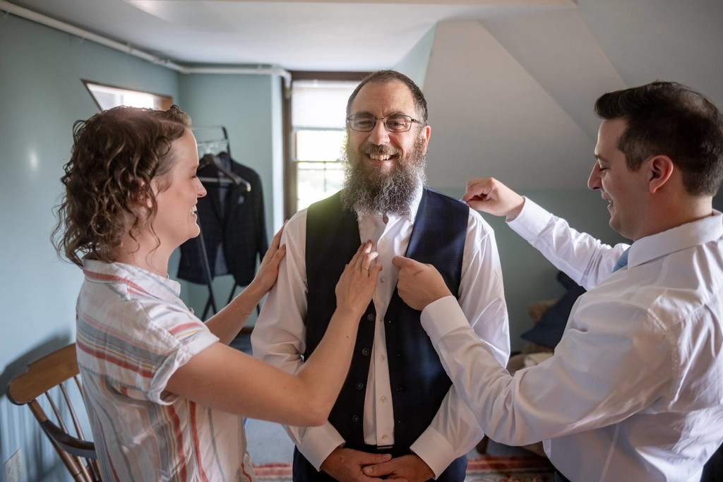 Groom getting ready with groomsmen at Long Hill wedding