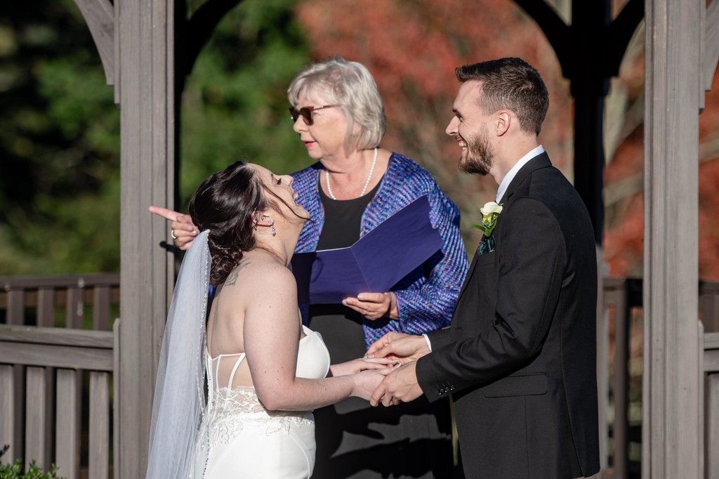 Funny wedding vows with officiant – Fern Hill Barn ceremony