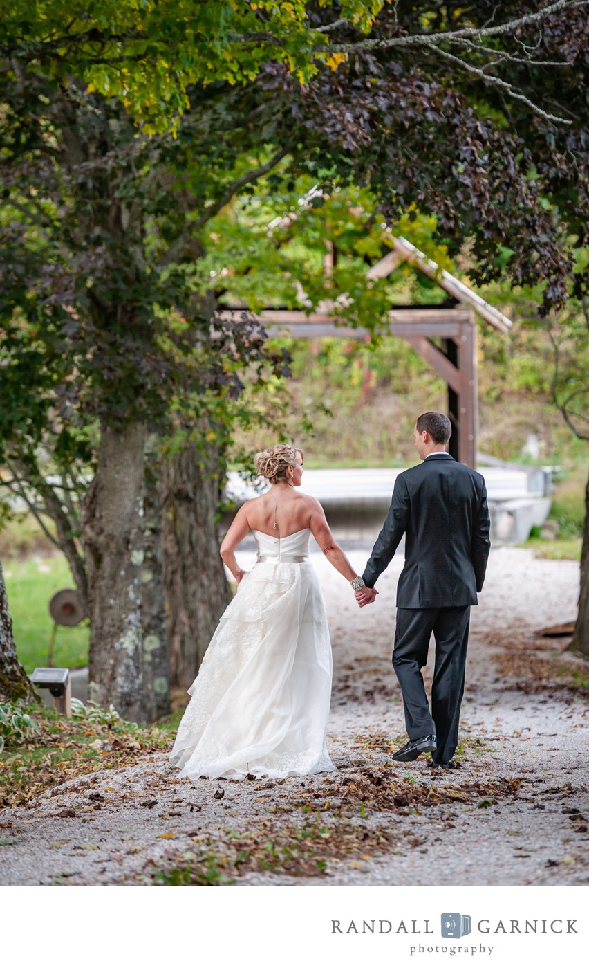 vermont-riverside-farm-couple-on-walking-path