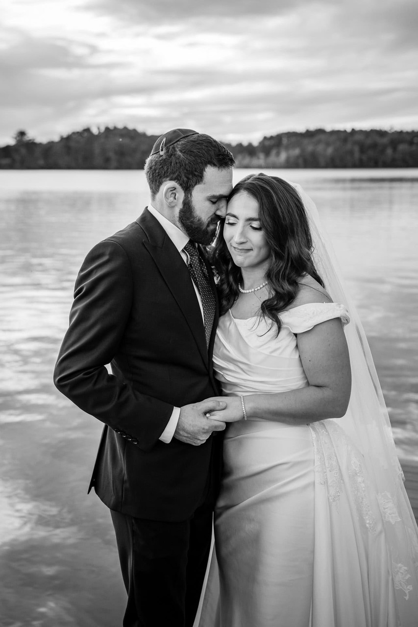 black-white-intimate-wedding-photo-the-lakehouse-halifax