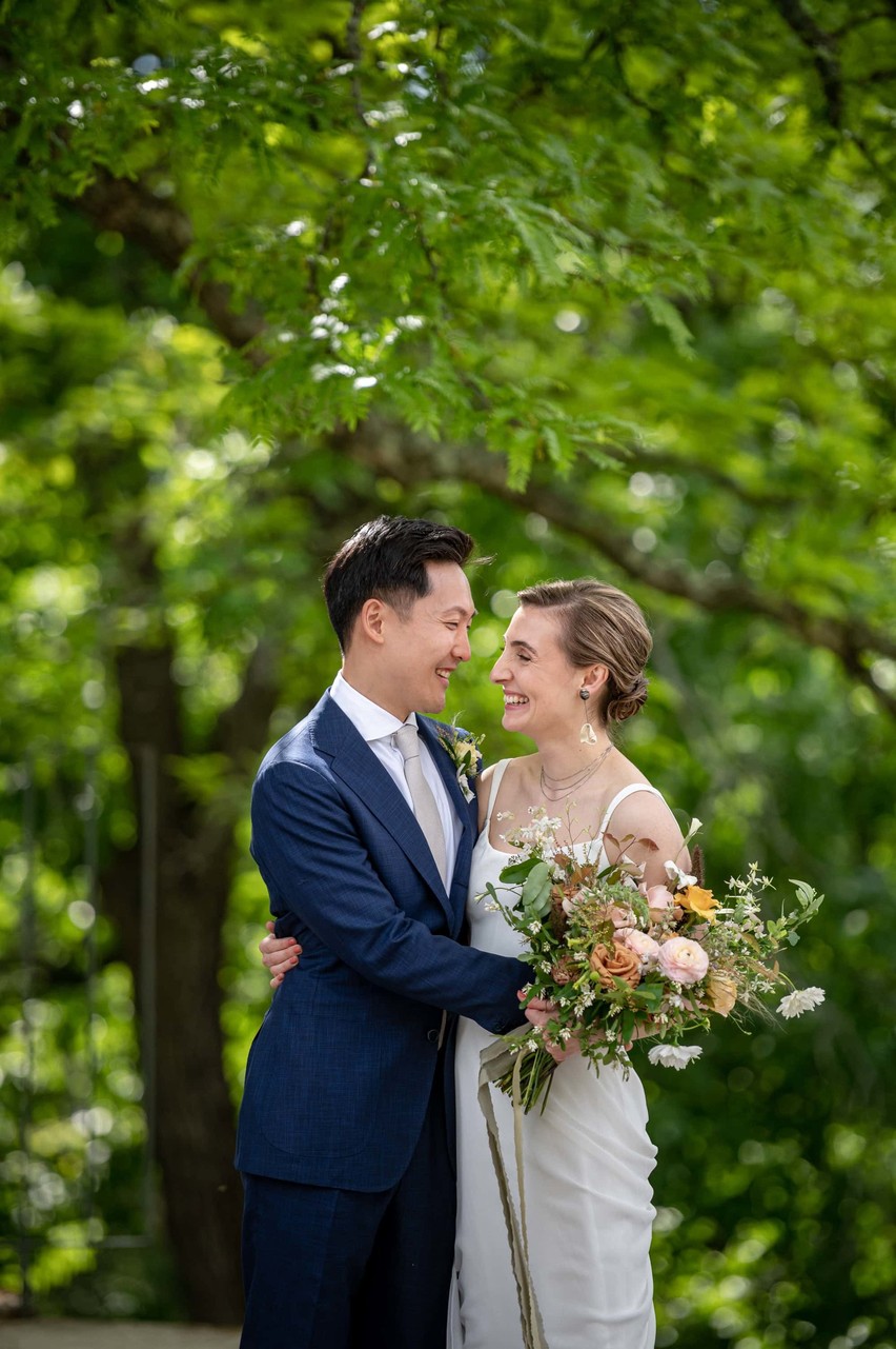 Bride and groom with lush bouquet at deCordova Museum weddings