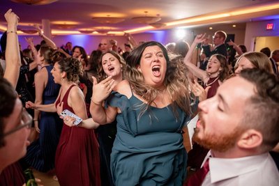 energetic-dancing-the-lakehouse-halifax-wedding