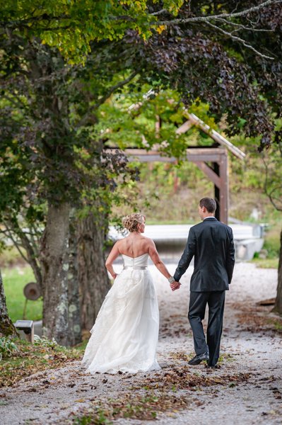 vermont-riverside-farm-couple-on-walking-path