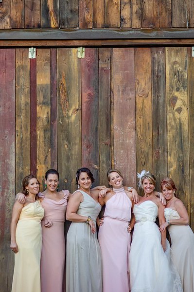 bridesmaids-rustic-barn-riverside-farm-vermont