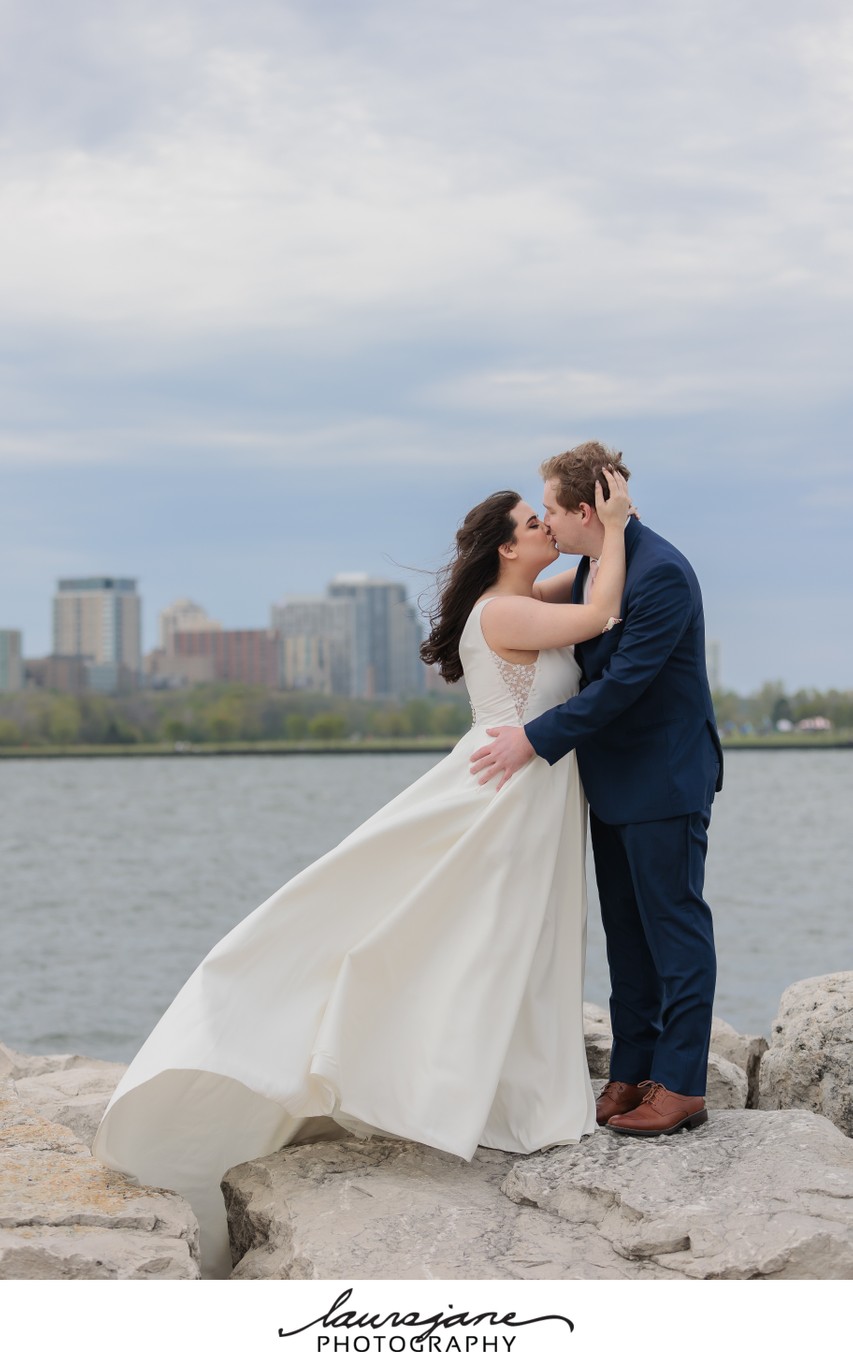 Modern Milwaukee Lakefront Wedding Photos