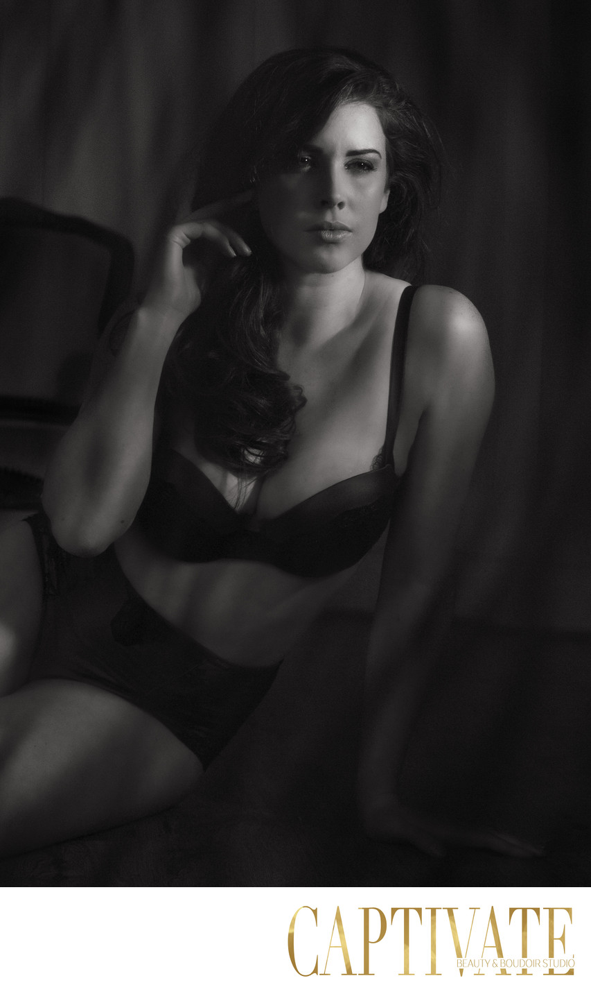 SUrrey Boudoir Studio, beauty portraits and seductive lighting