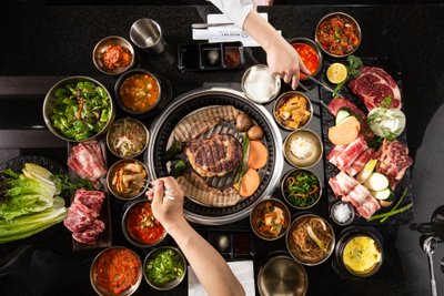 master-kims-korean-bbq-las-vegas-overhead-tabletop-grill-feast-professional-food-photography
