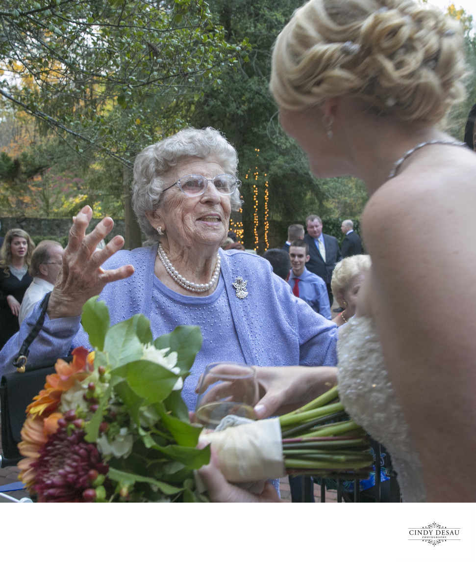 This Wedding Photo Shows a Grandmother’s Love 