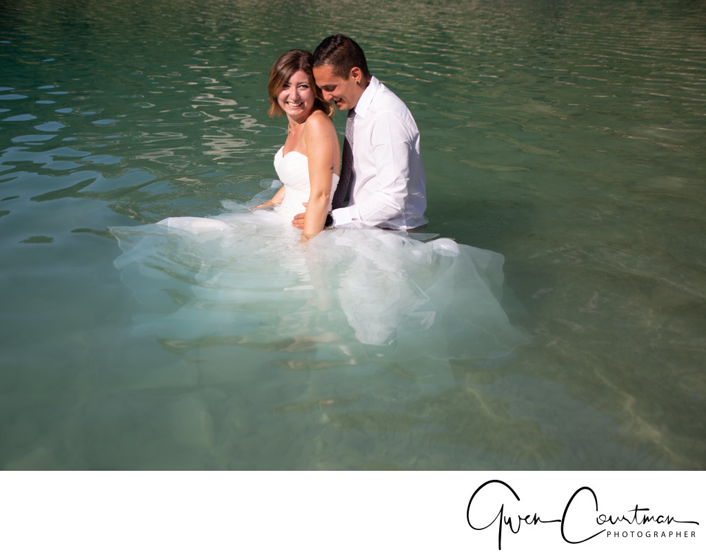 Fun Drown the gown photos in Italy, in the lake