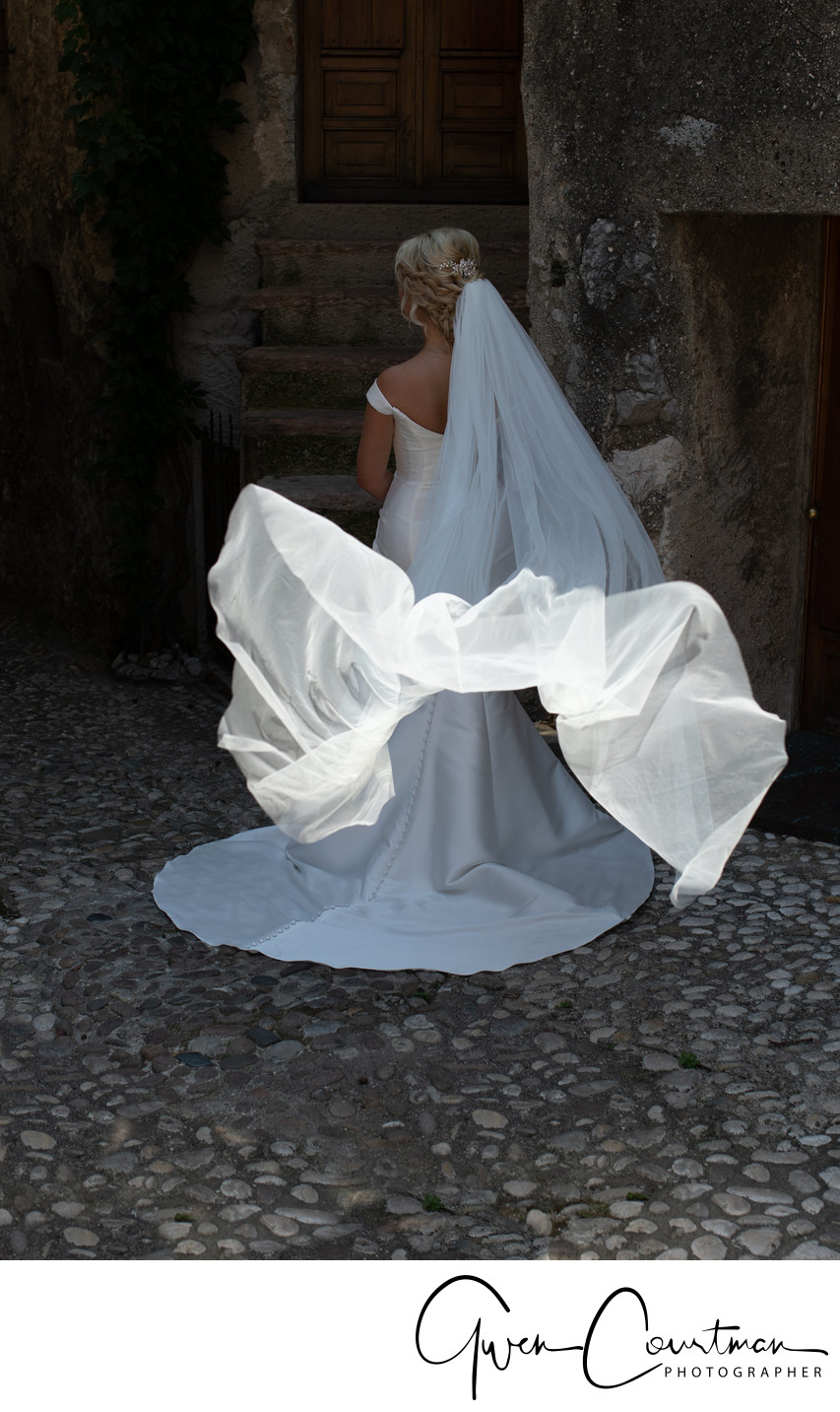 True colours wedding photography on Lake Garda