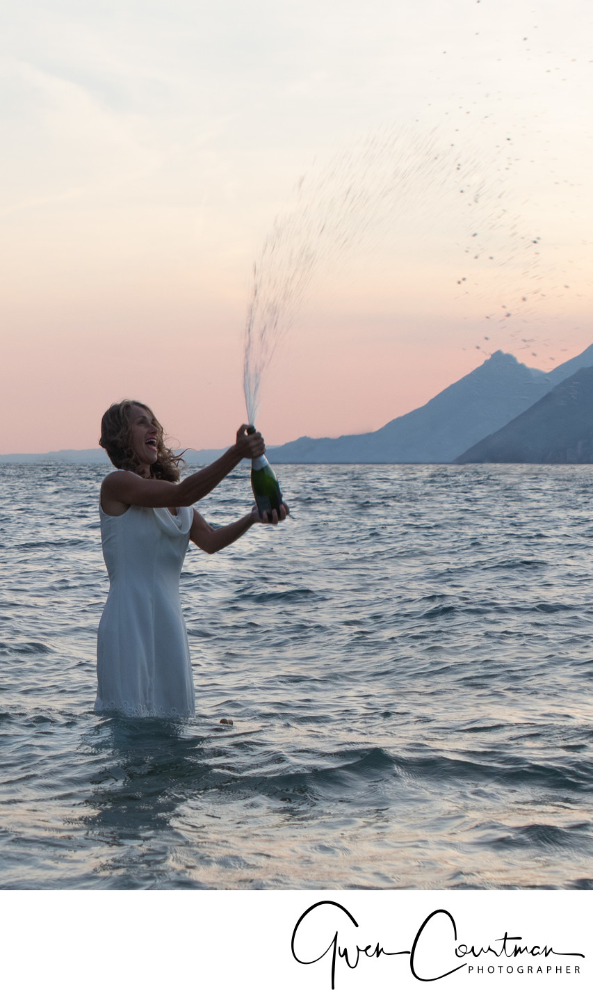 Prosecco in the water, Trash the dress Italy.