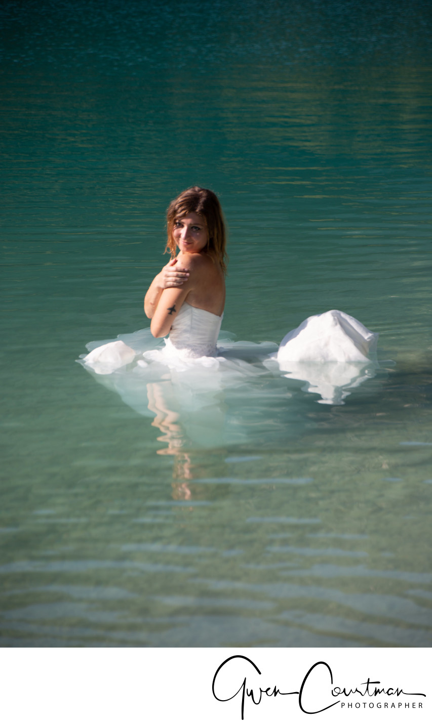 Bride drowning her gown in Italy.