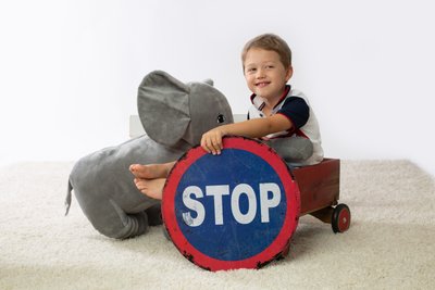 Bimbo con elefante e stop-studio fotografico Malcesine