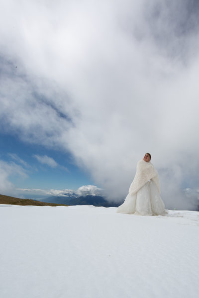 Trash the dress, Bride in the snow, Italy