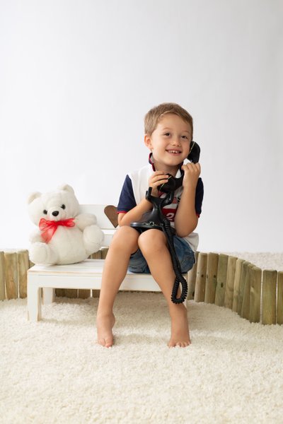 Ragazzino al telefono-studio fotografico Malcesine