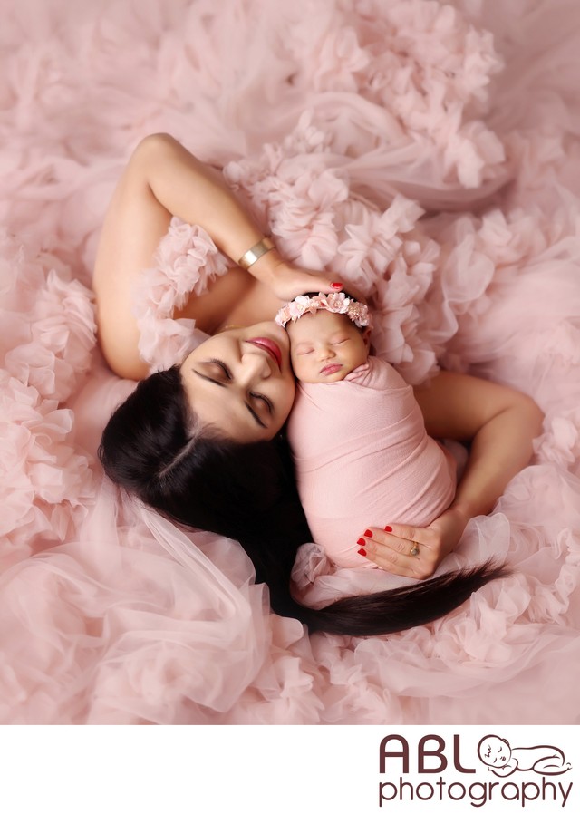 San Diego Newborn Photos with Parents, Mom Baby in Pink