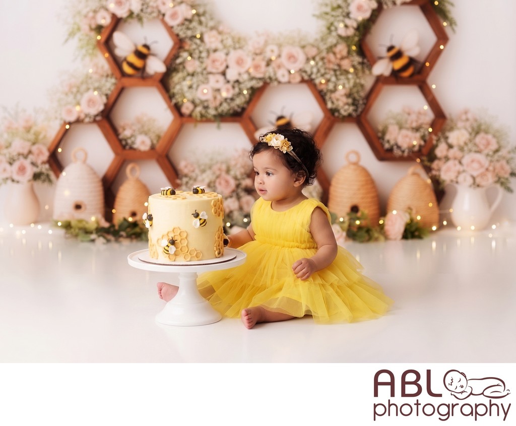 Sweet as can bee cake smash