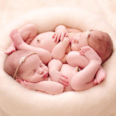 Womb birth pose twin newborn pictures San Diego, CA