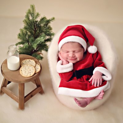 Christmas newborn pictures in Chula Vista