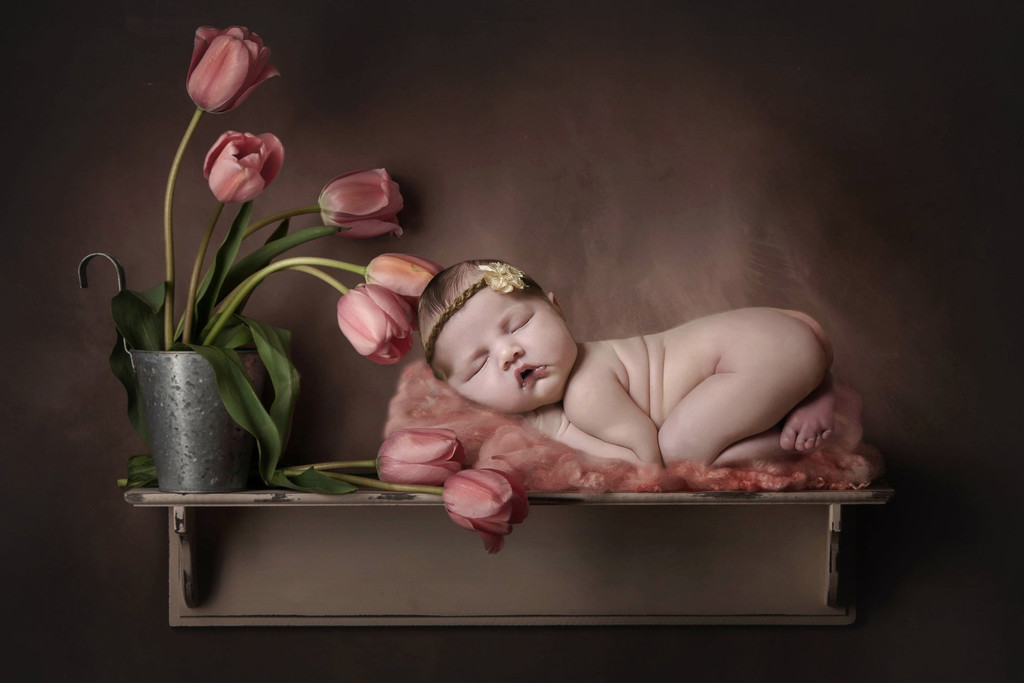 Are you looking for artistic newborn images?