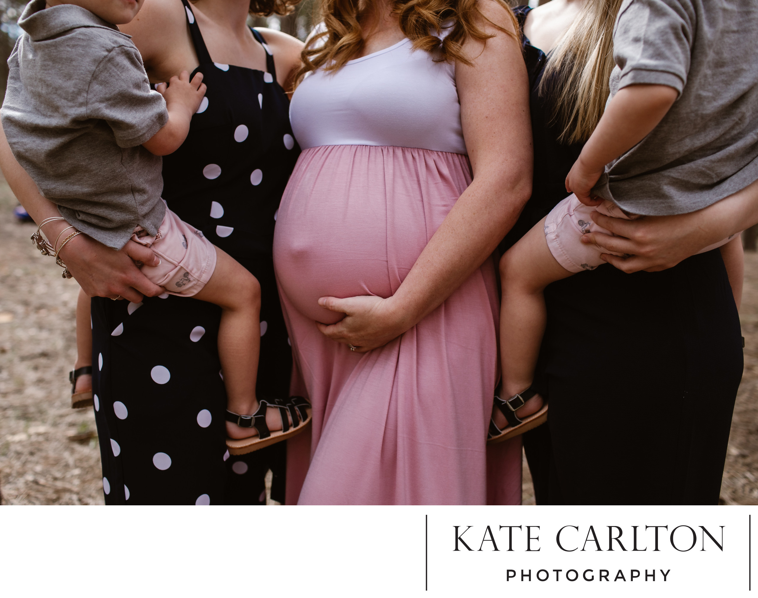 Pregnant Surrogate with four siblings - Kate Carlton Photography