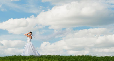 Bride with Long Veil at Rattlesnake Point Golf Club