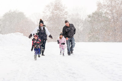 winter family photos in toronto