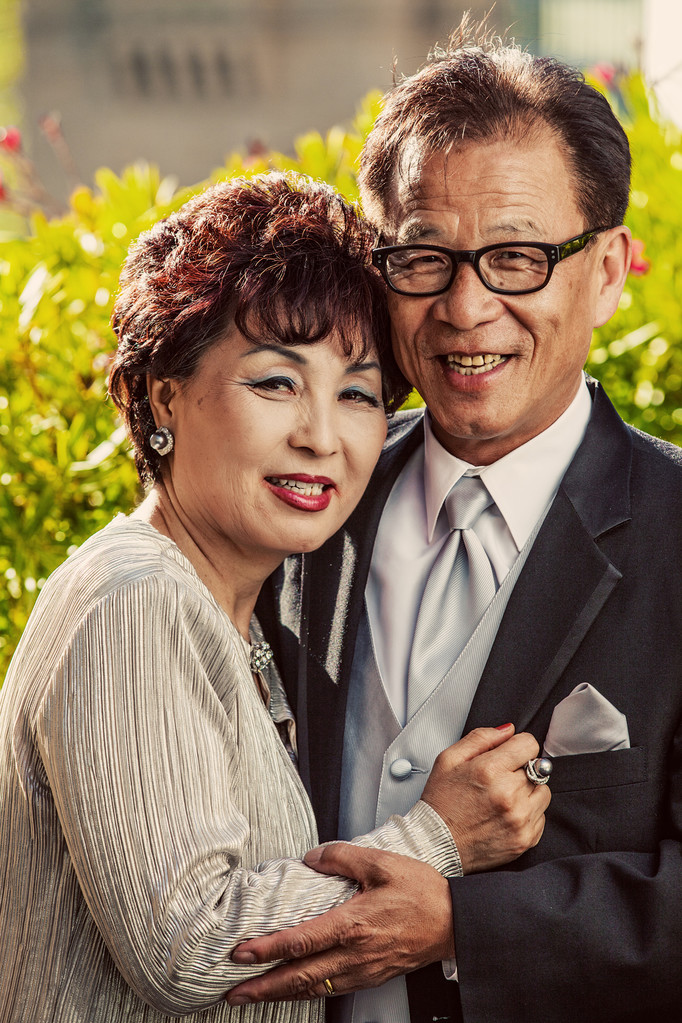 korean-grandparents-posing-together-home