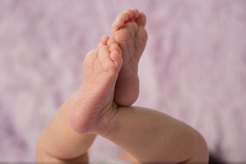 feet-of-newborn-baby