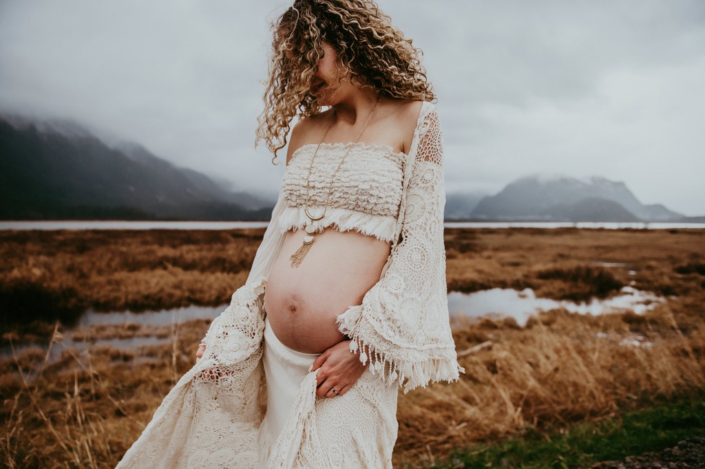 How to Style an Expecting Mom for her Maternity Shoot
