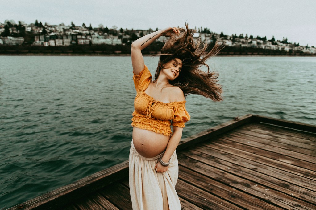 Natural Looking Maternity Photos