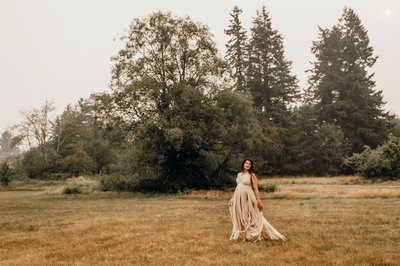 Maternity Photos in a field at Campbell Valley Park
